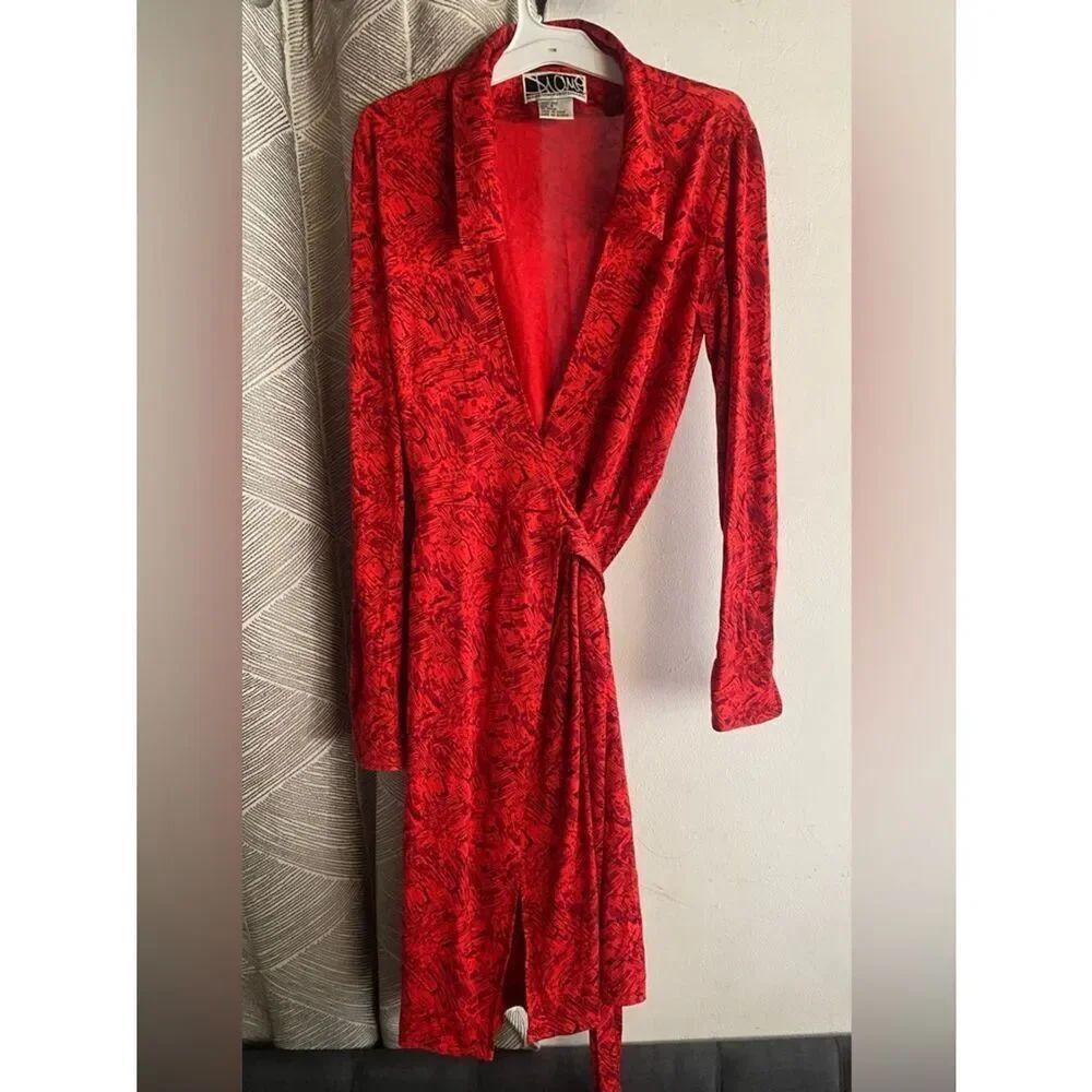 DVF Diane Von Furstenberg Vintage 100% Silk Wrap Dress Red Floral Print Sz 4